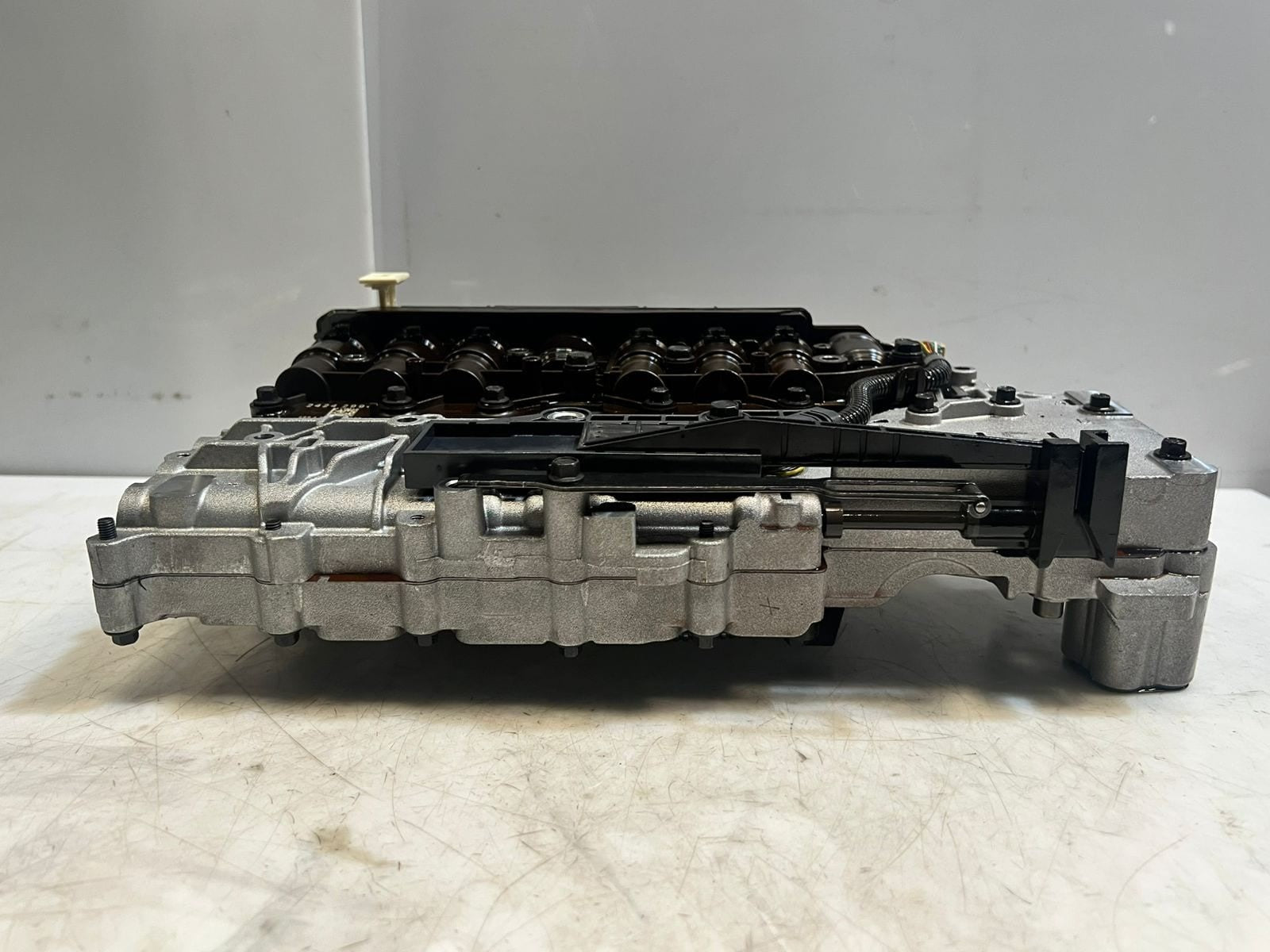 2004-10 BMW 325i E81 E90 E91 E84 E83 Automatic Transmission Valve Body 24242994