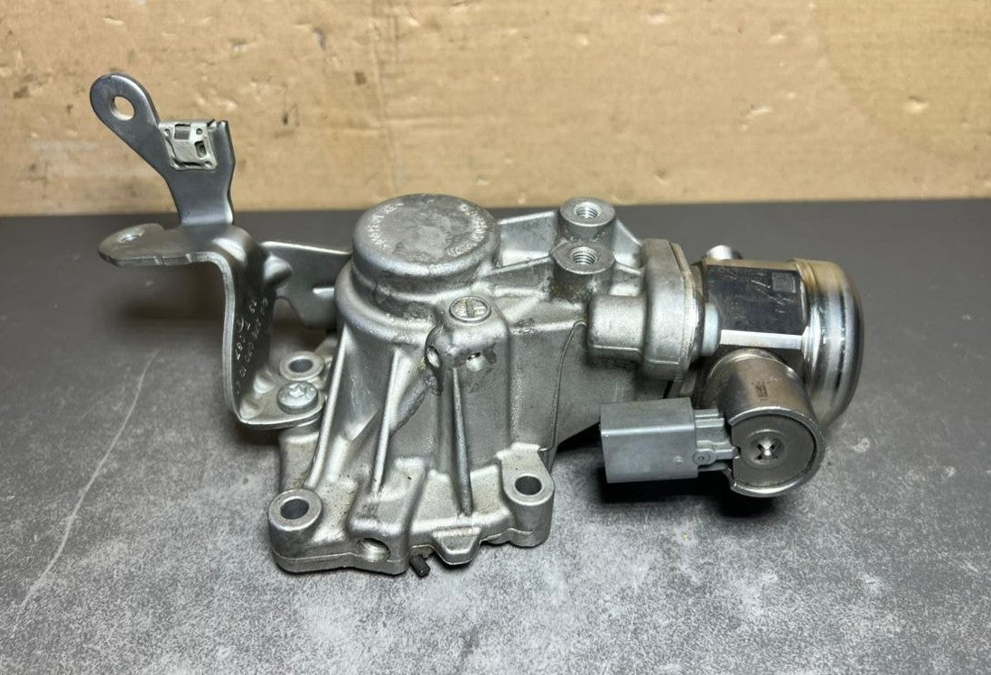 12-18 Mercedes W212 C300 M276 High Pressure Fuel Pump W/Housing A276 0700601 OEM