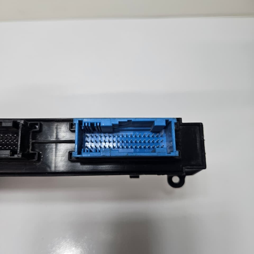 OEM BMW 528i 535i 550i F10 2013 FUSE BOX GENERAL CONTROL MODULE V5 9267455