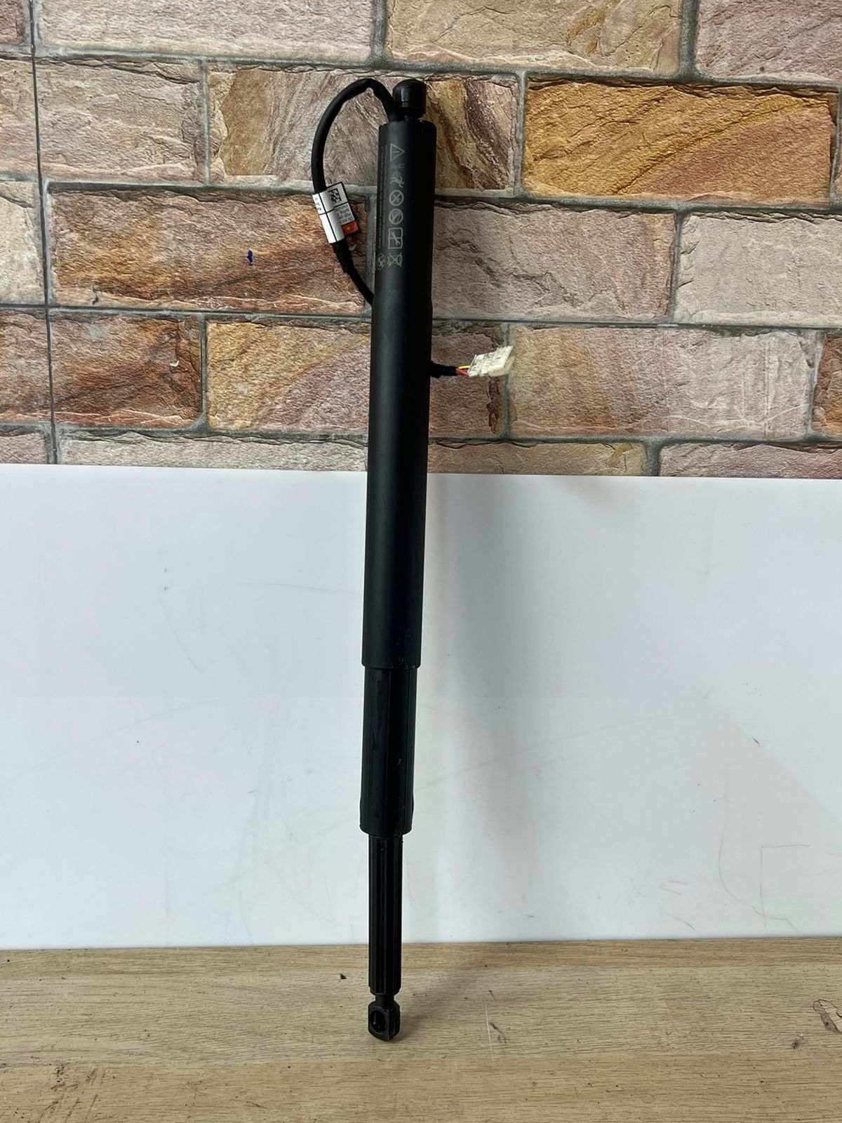 2018-2023 BMW 530e xDrive Tailgate Gas Strut 9482791 5 Series G31 Right SIDE
