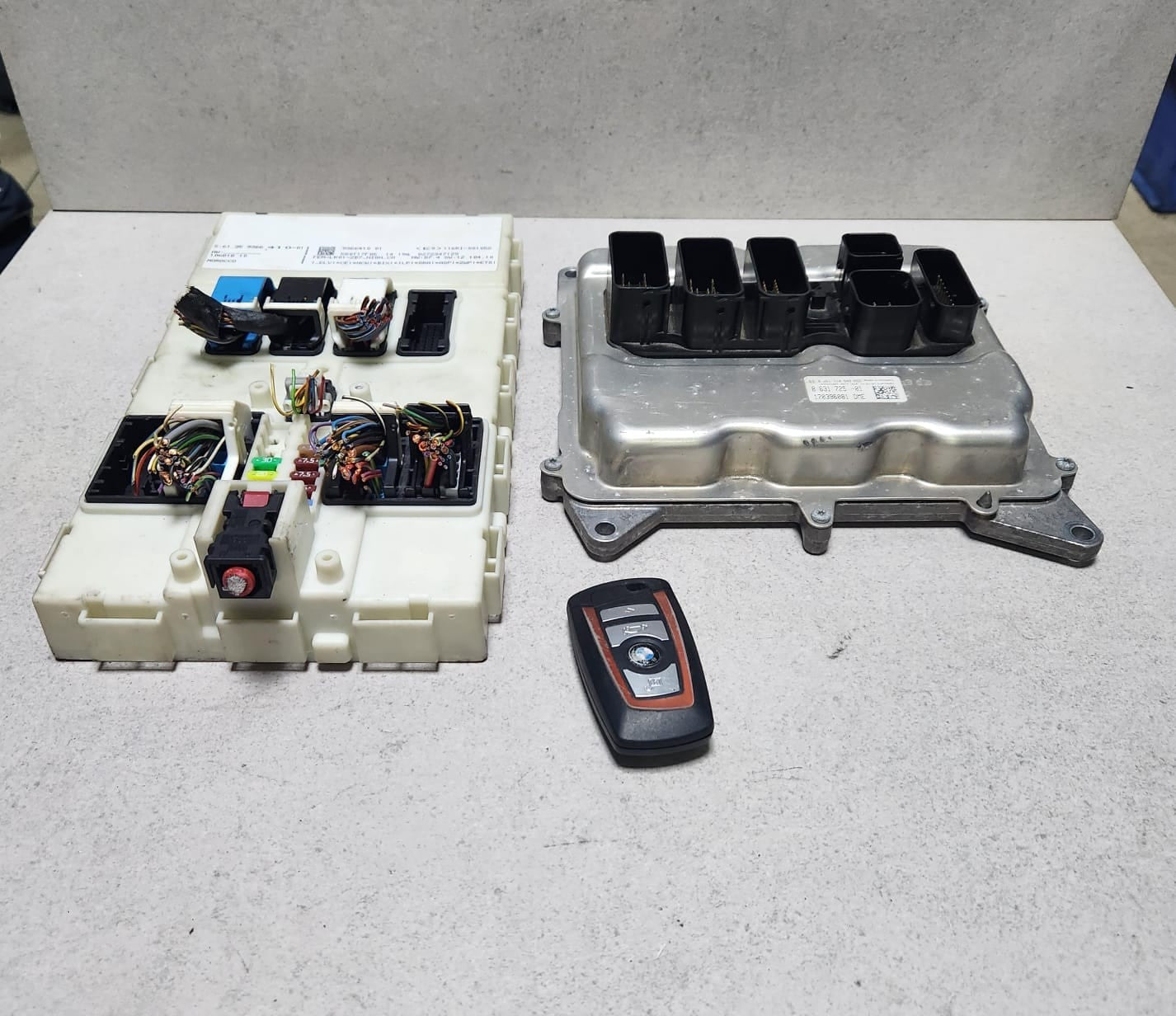 BMW F30 320i F32 N20 Engine Control Unit DME Set 8631725 OEM