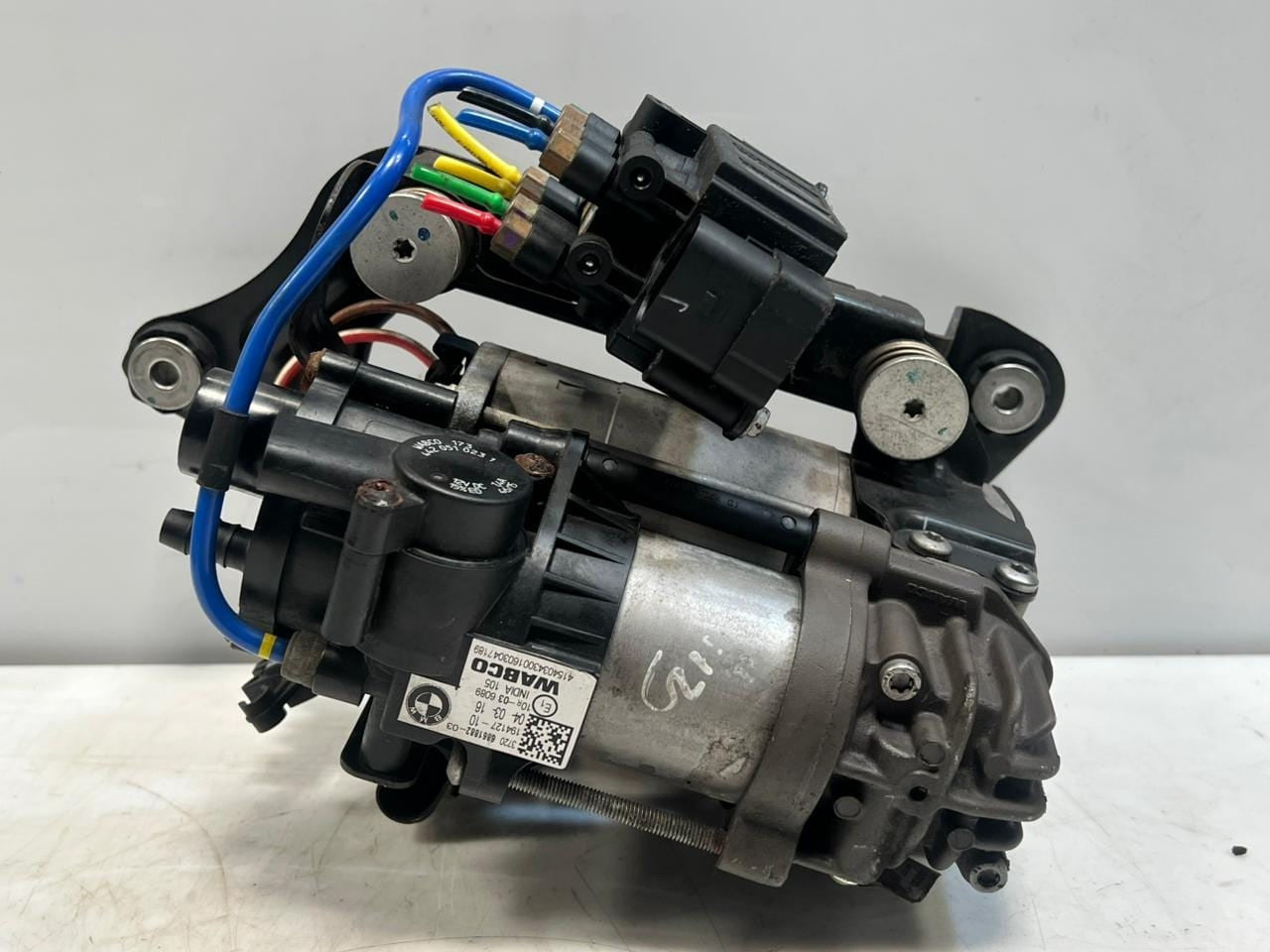 2015-2020 BMW 740i 7 Series G11 G12 Air Suspension Compressor Pump 443021002 OEM