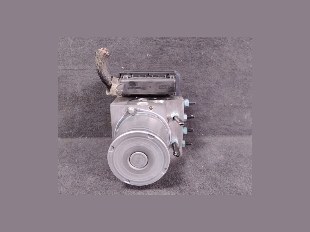 BMW 5 Series F10 F11 Anti lock Braking SystemDSC  Module Hydraulic Unit 6868335