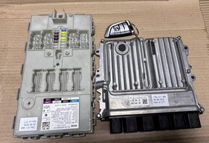 BMW 730e G11 B48 hybrid 30-08-2016 ENGINE CONTROL UNIT SET + KEY 8682564