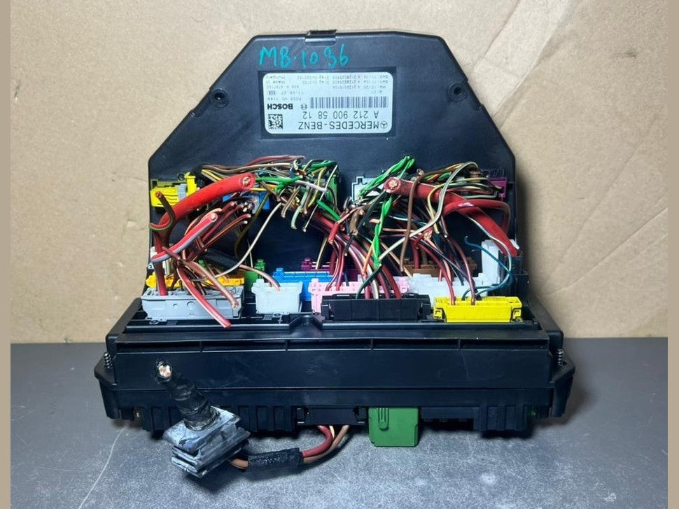 10-16 Mercedes-Benz W212 W204 Front SAM Module Relay Fuse Box A212 9005812 OEM