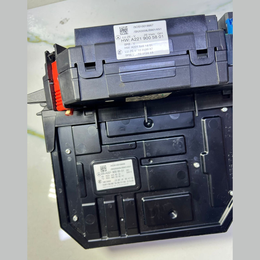Mercedes W221 S-Class Front Fuse Relay Box SAM Control A2219006001 \ A2219005801