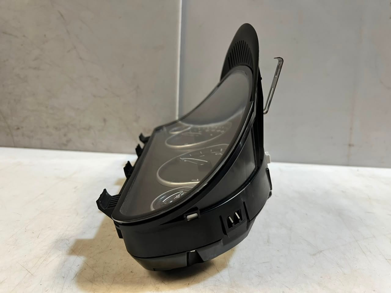 2010-2013 BMW 5 Series F10 F11 520i 523i SPEEDOMETER Instrument Cluster 9280477
