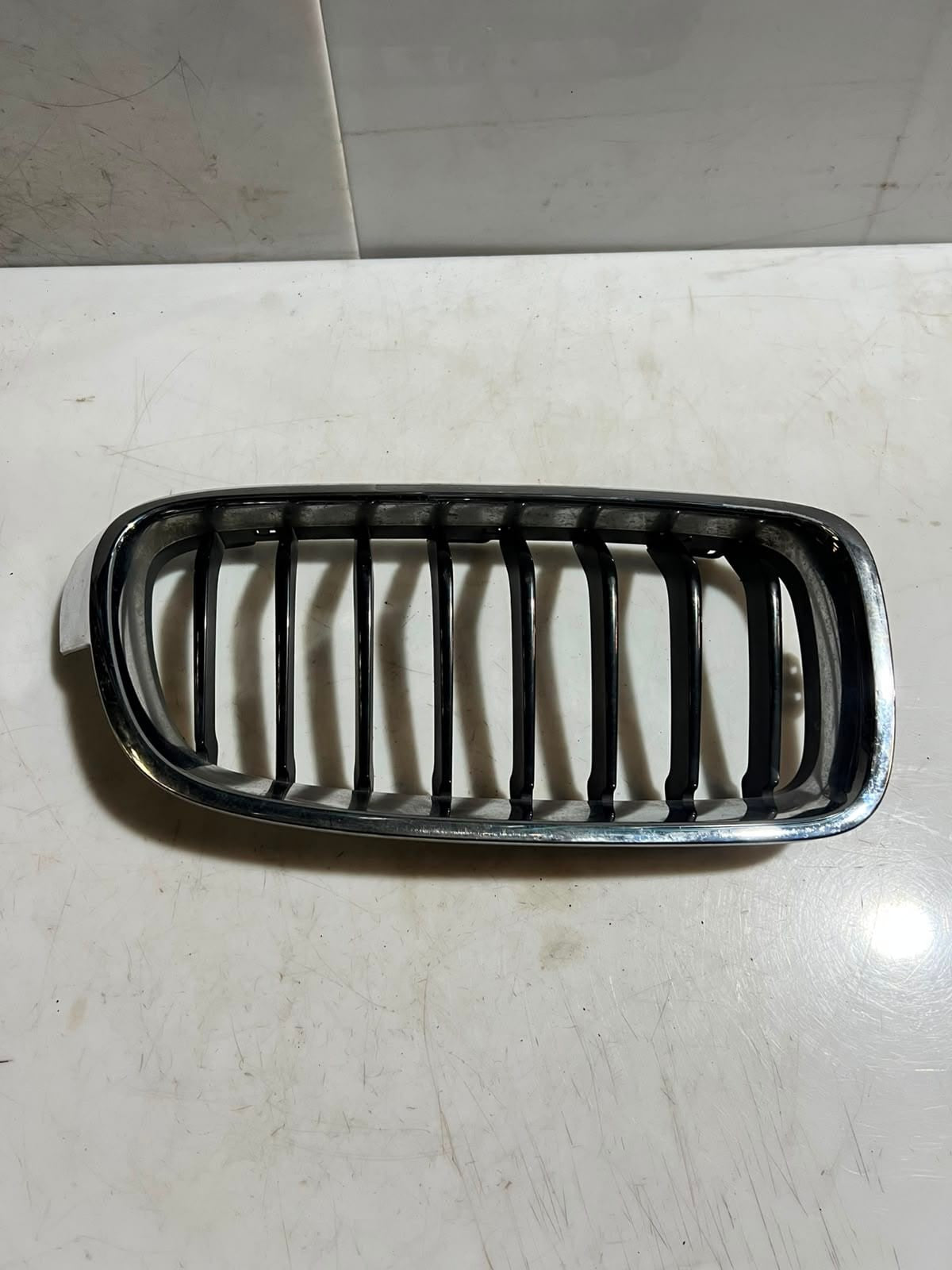 2016-2018 BMW 3 Series F30 F31 F35 F80 330e Front BUMPER Grille 7295442 OEM