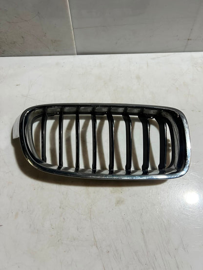 2016-2018 BMW 3 Series F30 F31 F35 F80 330e Front BUMPER Grille 7295442 OEM