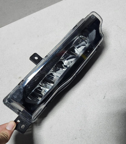 2019-2021 BMW X3 Front Right Fog Light 9492772 X3 G01 OEM