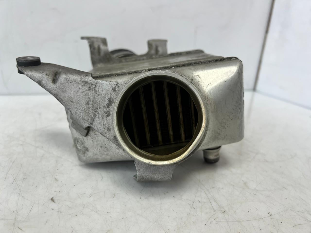 2010-16 BMW 550i 5' 6' X5 F15 X6 N63B44B LEFT Turbocharger Intercooler 7575405