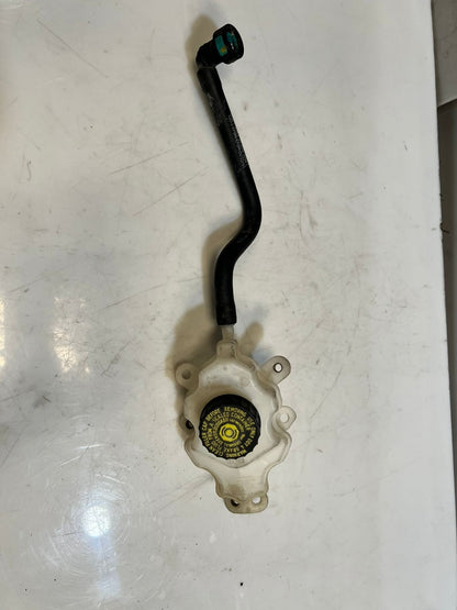 2022-2025 BMW iX 120 40 XDRIVE Brake Fluid Reservoir Expansion Tank 6898196 OEM