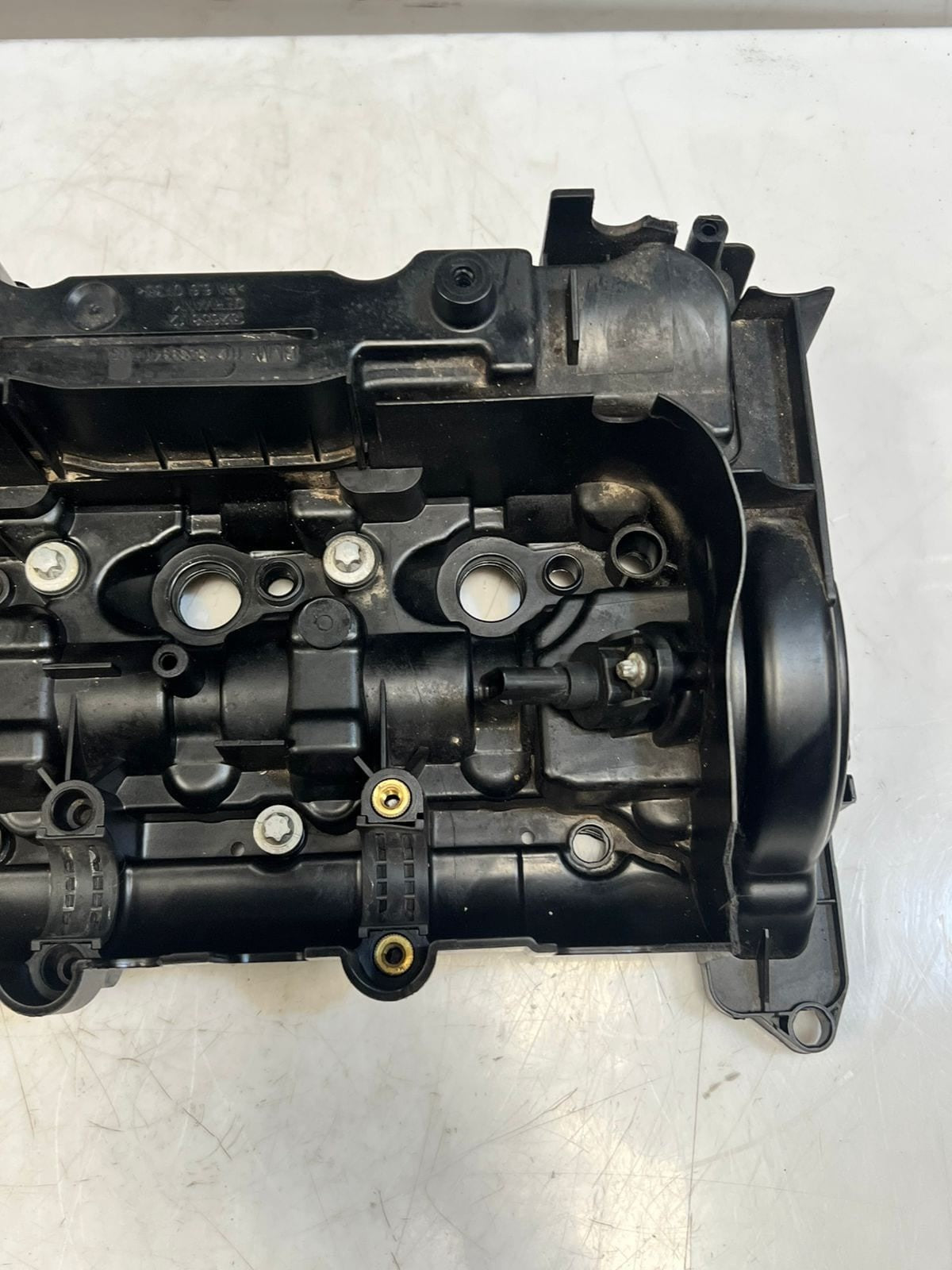 BMW F20 F22 F21 E90 E91 E92 E93 Cylinder Head Valve Cover 8589941 OEM