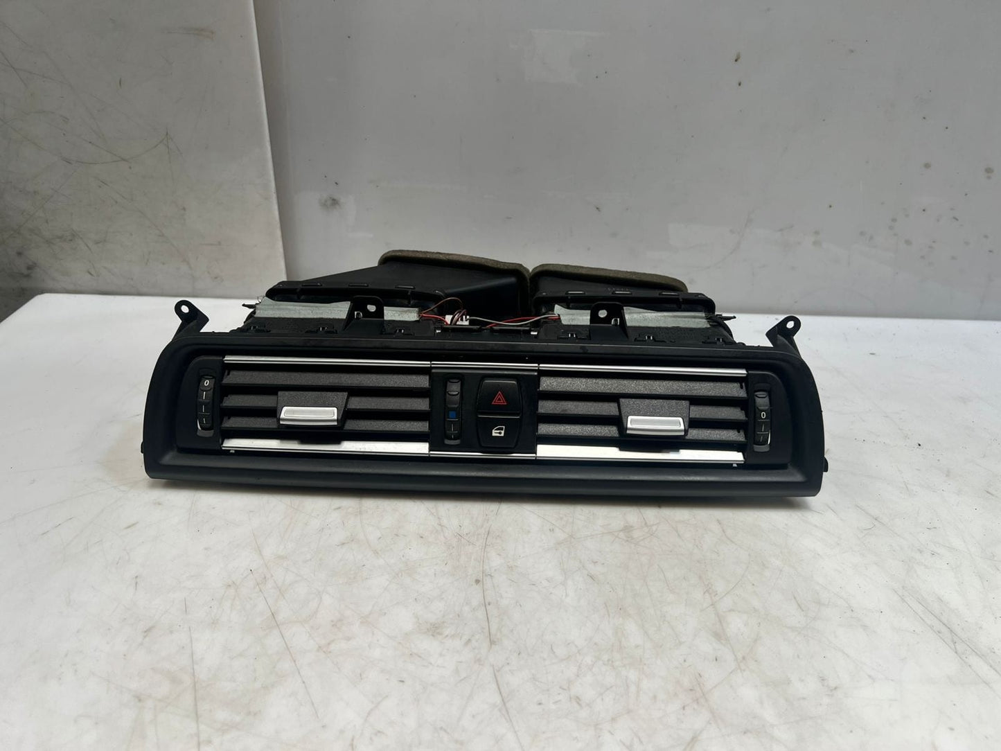 BMW 5 Series F10 F11 Dashboard Fresh Air Grille Center 9209137 OEM