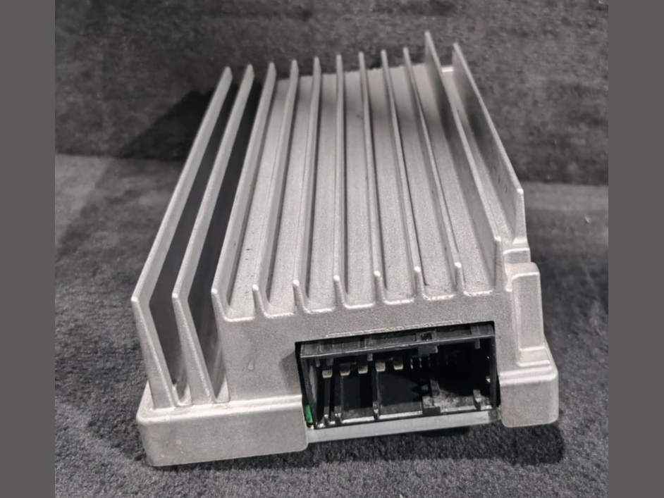 BMW 320i 328i 335i F30 AUDIO AMPLIFIER MODULE UNIT AMB -HIFI   OEM - 9282666