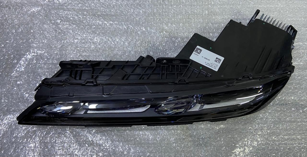 OEM BMW 7 Series G70 Headlight Upper LED Front 9879935 left Side