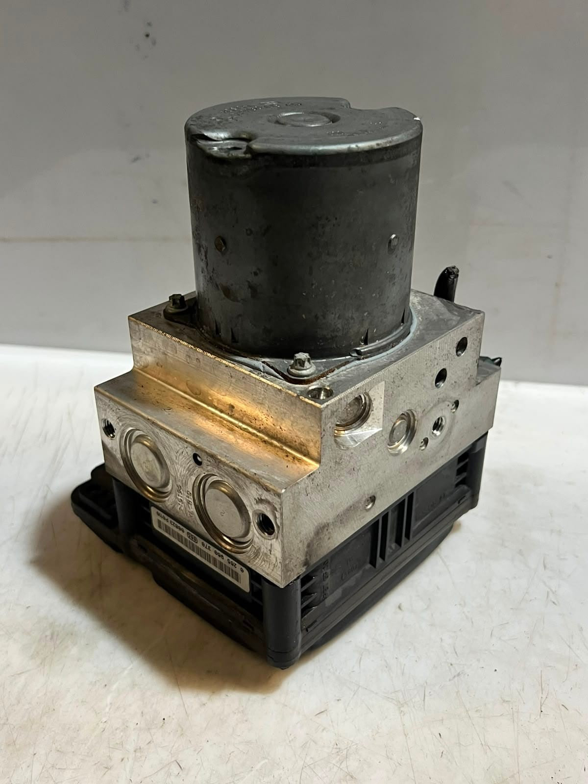 2010-2015 BMW 7 Series F01 F02 xDrive F07 GT F10 740i ABS Pump Module 6799147