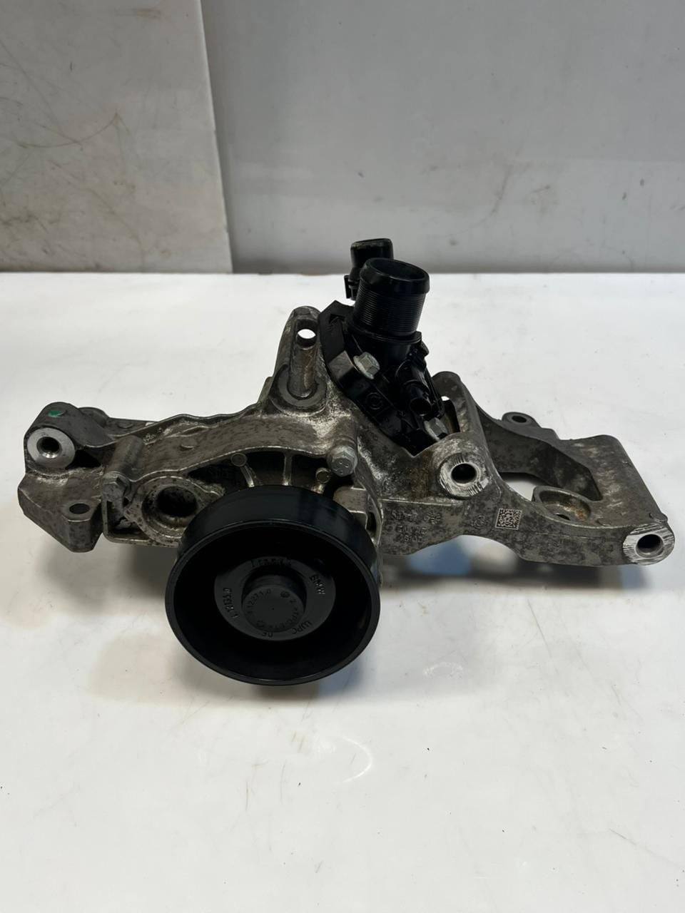 Mini Cooper F55 F56 F57 F45 F46 Coolant Water Pump Support Bracket 2381337