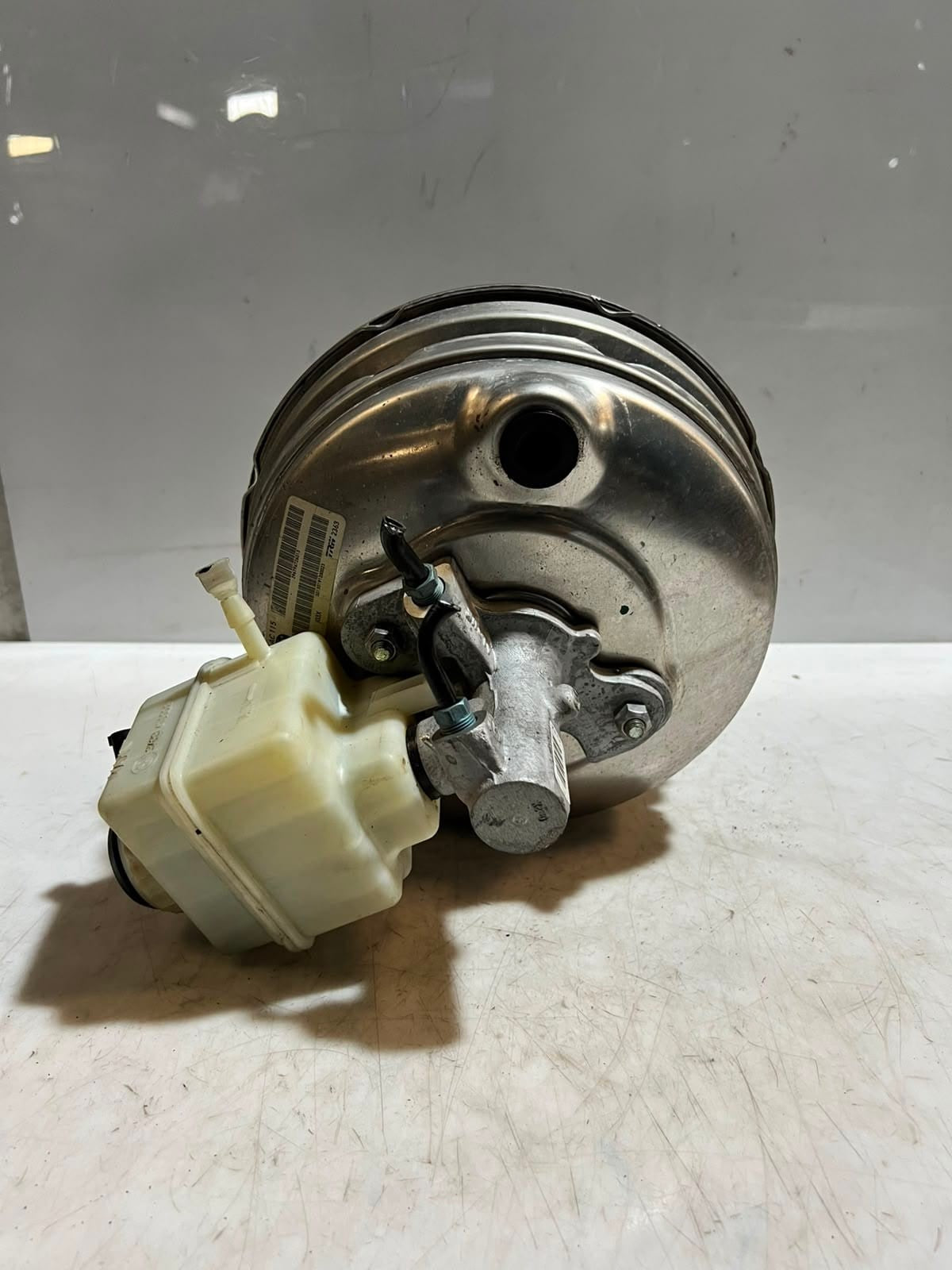 2010-2011 BMW 5 Series F10 F11 F06 F12 F13 528i Brake Booster Master Cyl 6796726