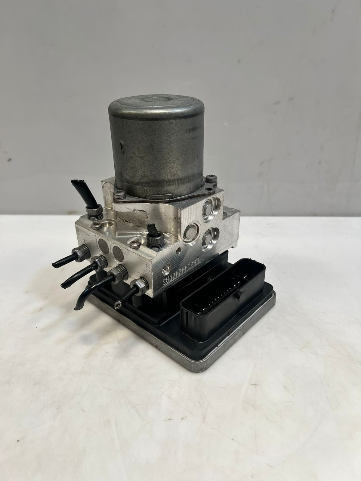 BMW G11 G12 740e ABS Anti-Lock Brake Pump Assembly 6886392 OEM