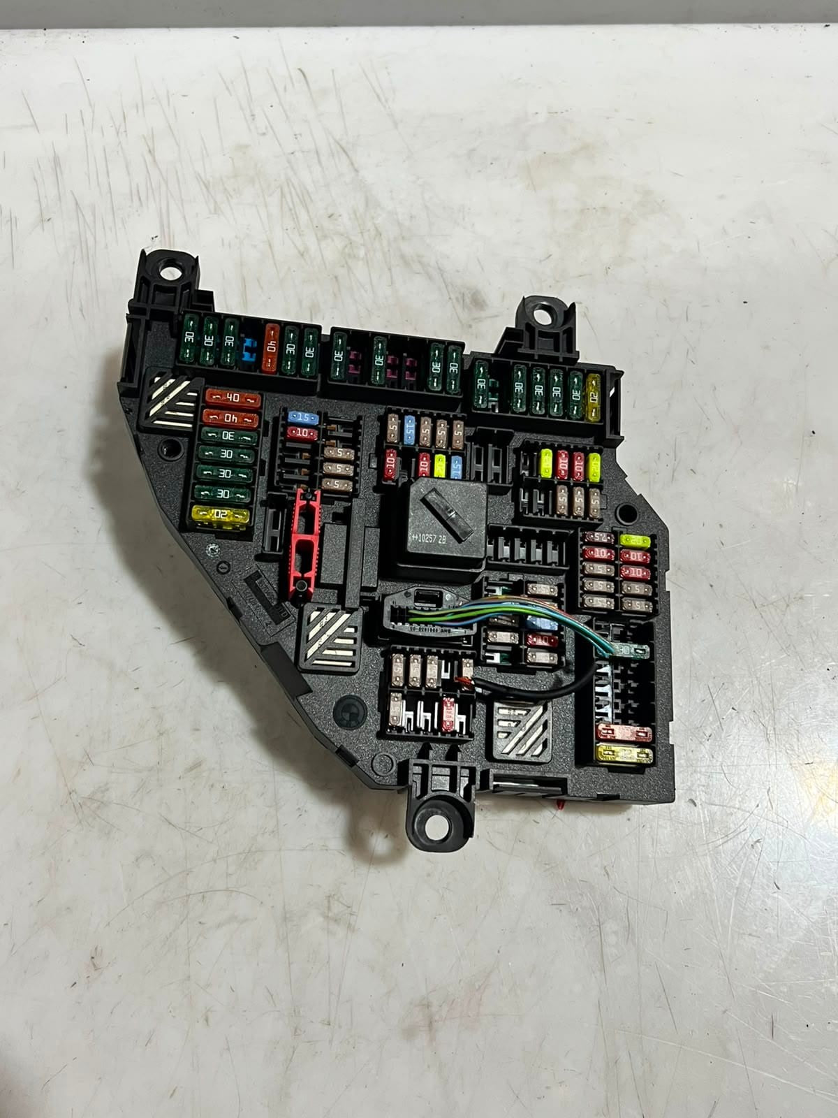 2011-2016 BMW 5' 550i F07 F10 F11 F18 F12 F13 F01 Fuse Relay Box 9210857 OEM