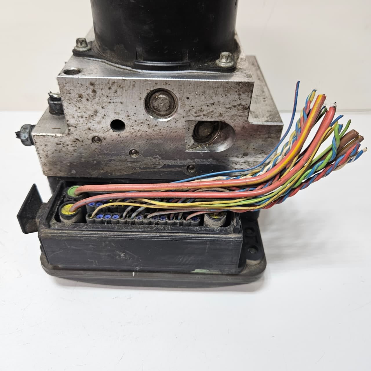 2008-2010 BMW 5 Series E60 535i 520d ABS Pump Control Module 6783360