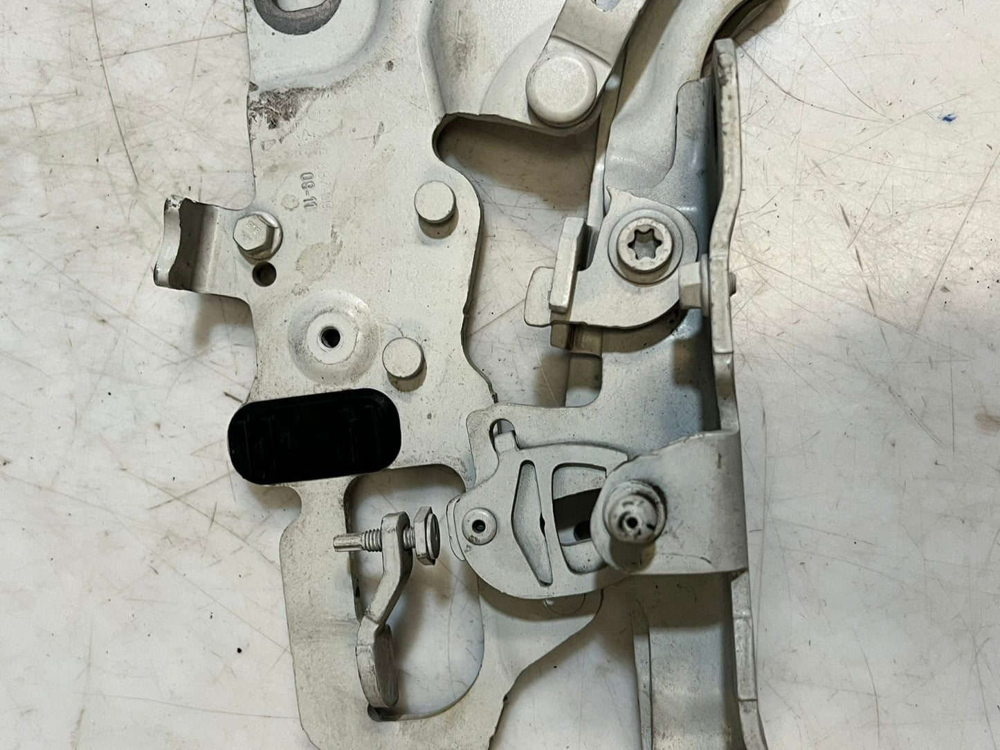 2011-2016 BMW 528i 5 Series F10 F11 6' F12 F13 M5 M6 Bonnet Hood Hinge 7249888 