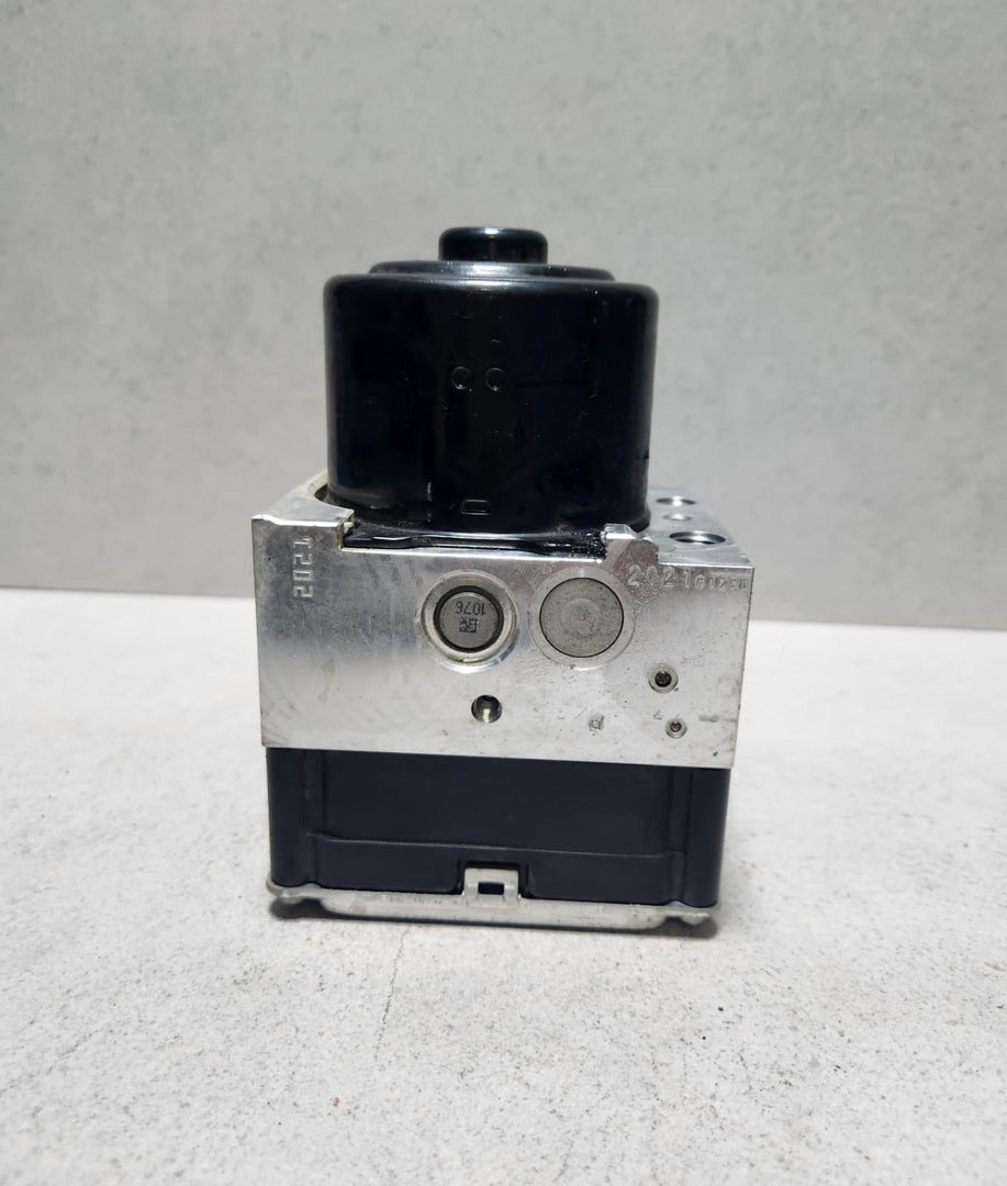 2011-2017 BMW X3 Abs Brake Pump Control Module 6857644 X3 F25 and X4 F26