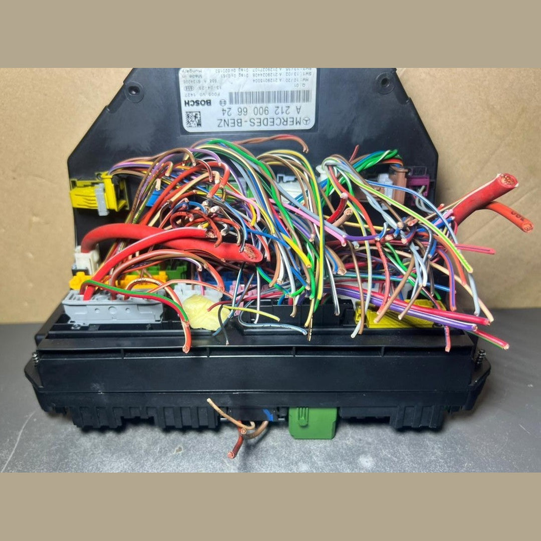 10-16 Mercedes-Benz W212 W204 Front SAM Module Relay Fuse Box A212 9006624 OEM