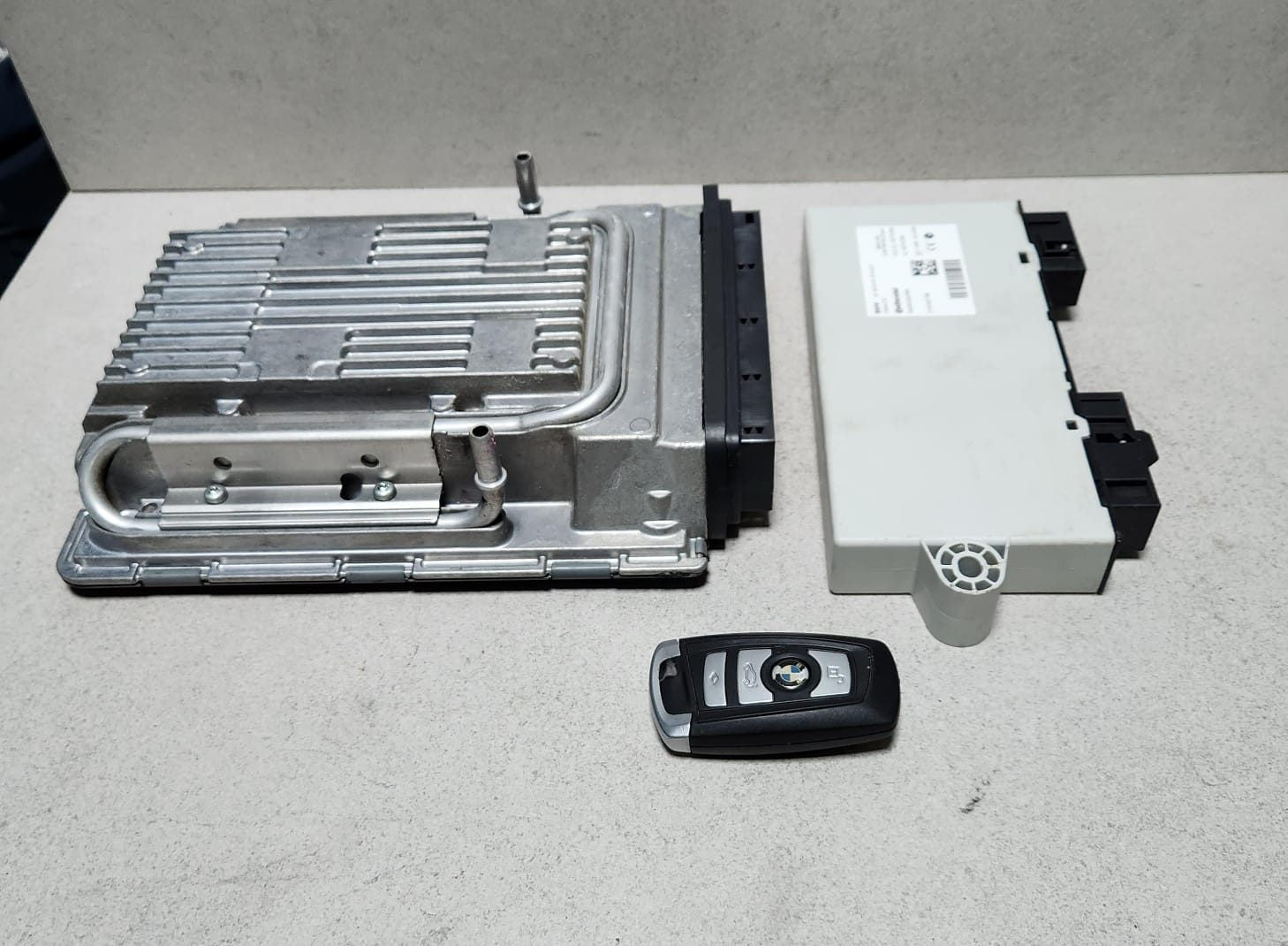 2010-2012 BMW 750i Engine Control Unit 7616160 7 Series F01 F02 F03 F04 N63 ECU 