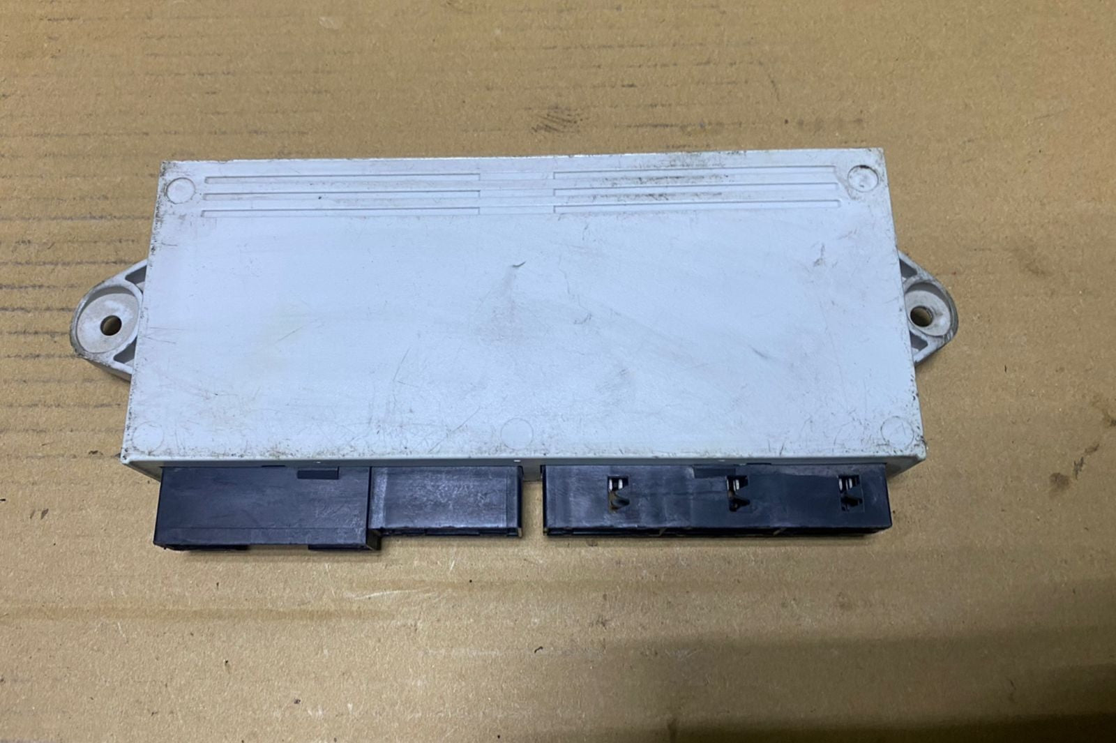 2004-2005 BMW 745i Door Control Module 6964141 7 Series E65 E66