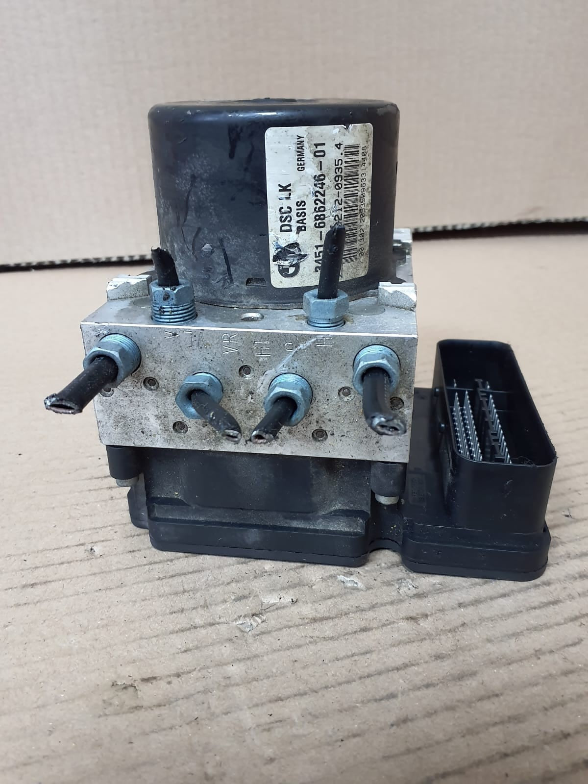 2012-2013 BMW F30 F31 F35 320i and 328i ABS Pump Control Module 6862246 OEM