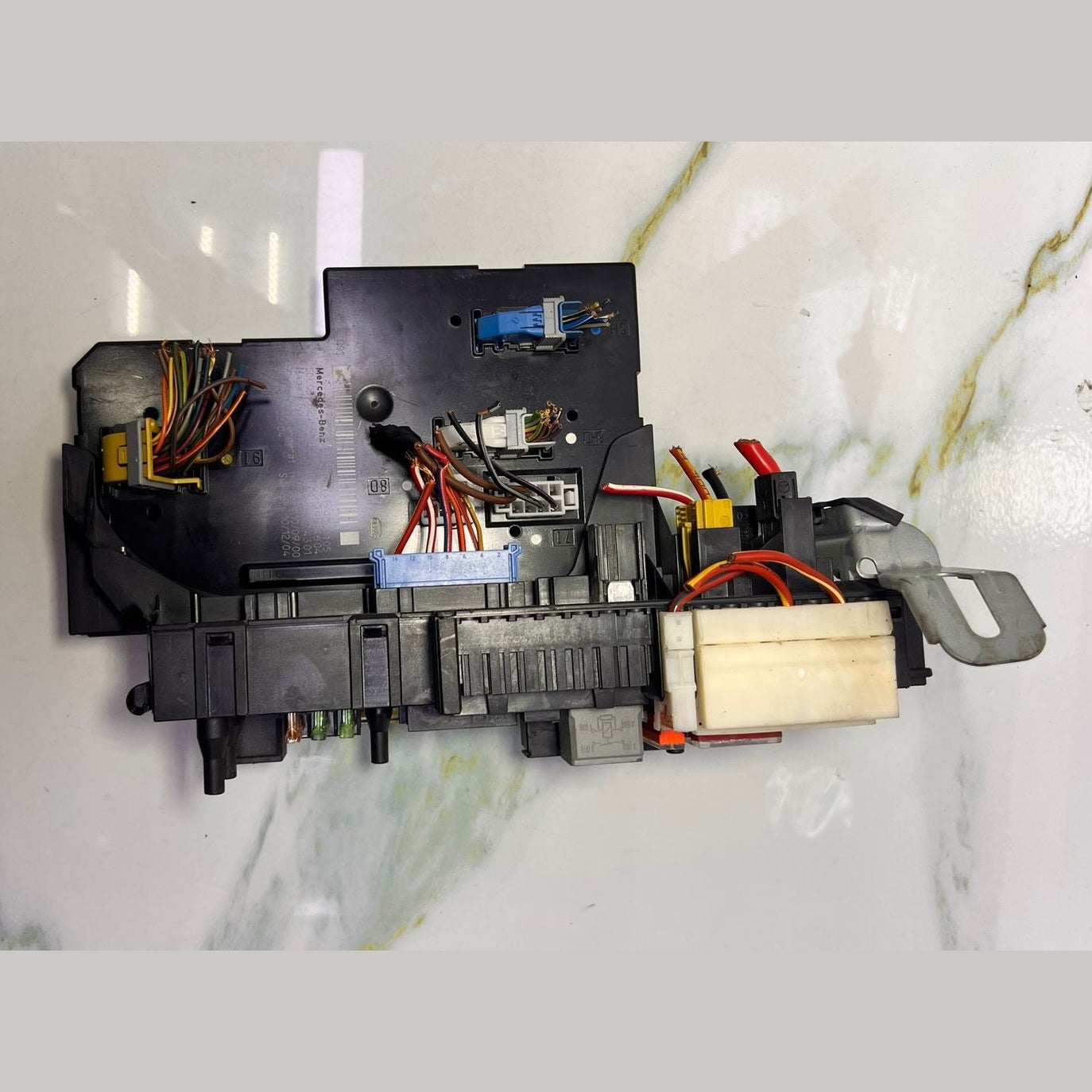 Mercedes-Benz W212 E300 Rear Sam Fuse Relay Box Module 212 9060105 E-Class E350 