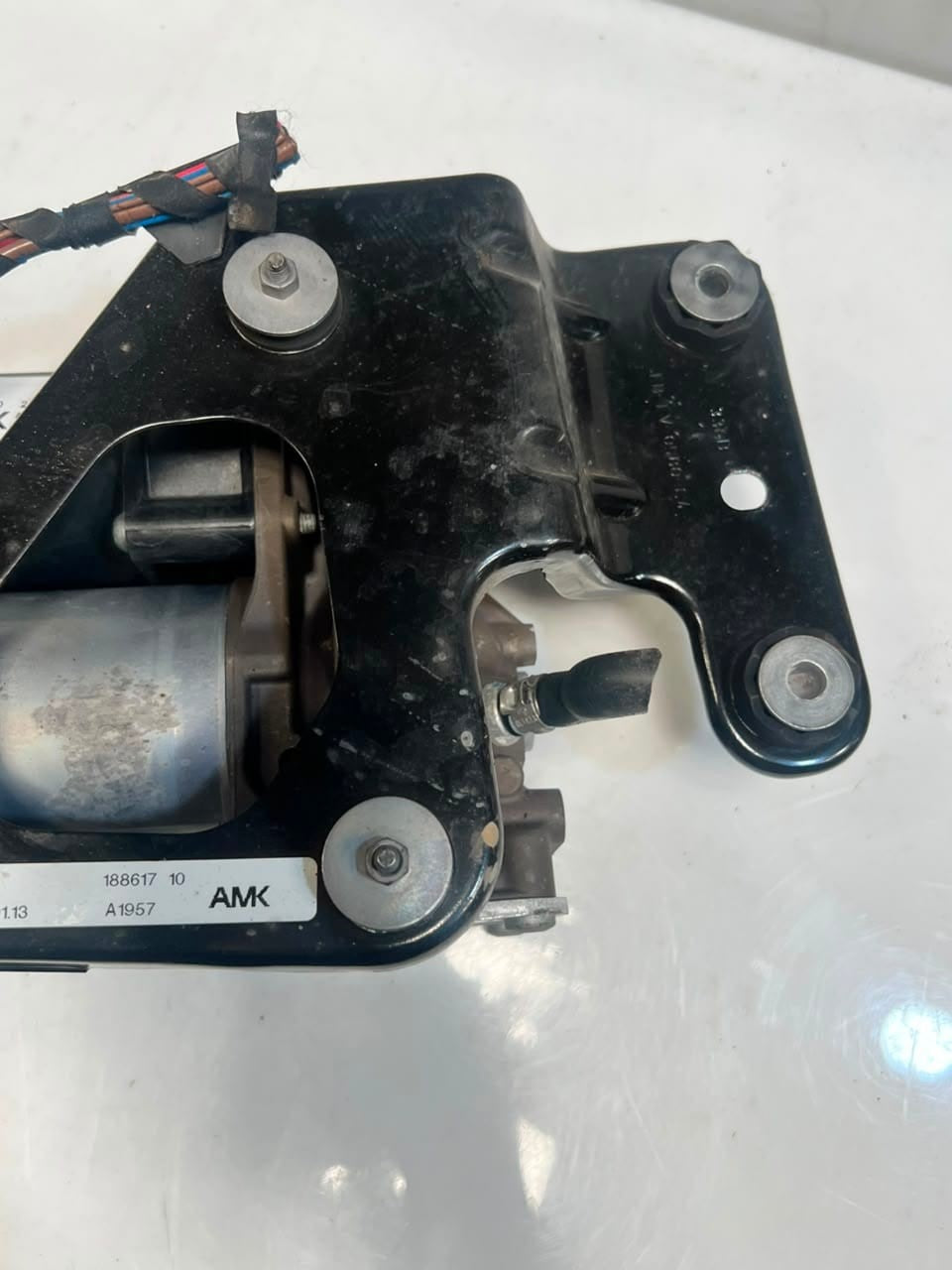2007-2013 BMW X5 E70 and X6 E71 Air Suspension Compressor Pump 6859714 OEM