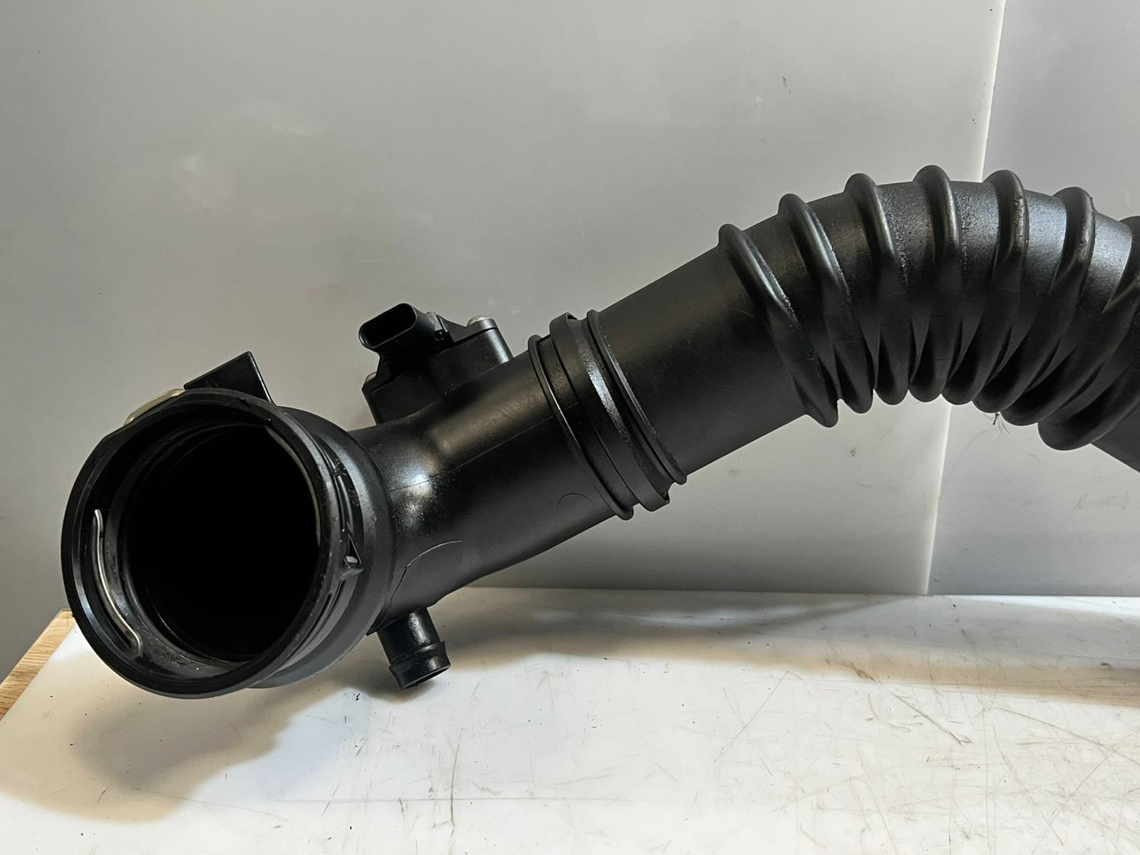 2012-2016 BMW Z4 E89 N20 X1 2.0i E84 AIR LINE DUCT Intercooler Hose 7607941 OEM