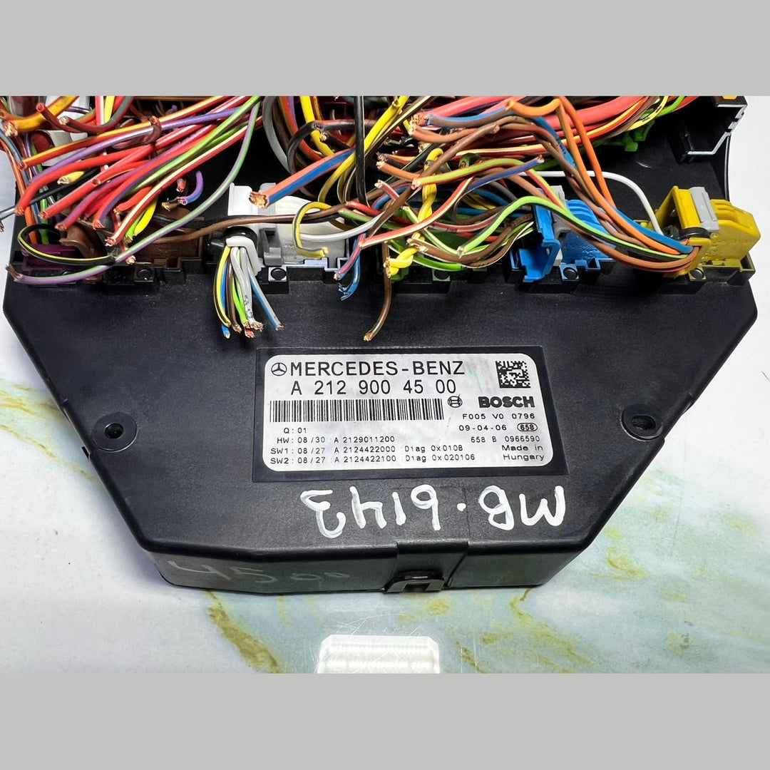 10-16 Mercedes-Benz W212 W204 Front SAM Module Relay Fuse Box A212 9004500 OEM