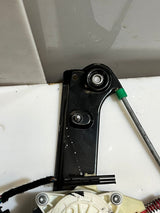 2004-2007 BMW X3 E83 Front RIGHT Door Window Regulator With Motor 7083011 OEM