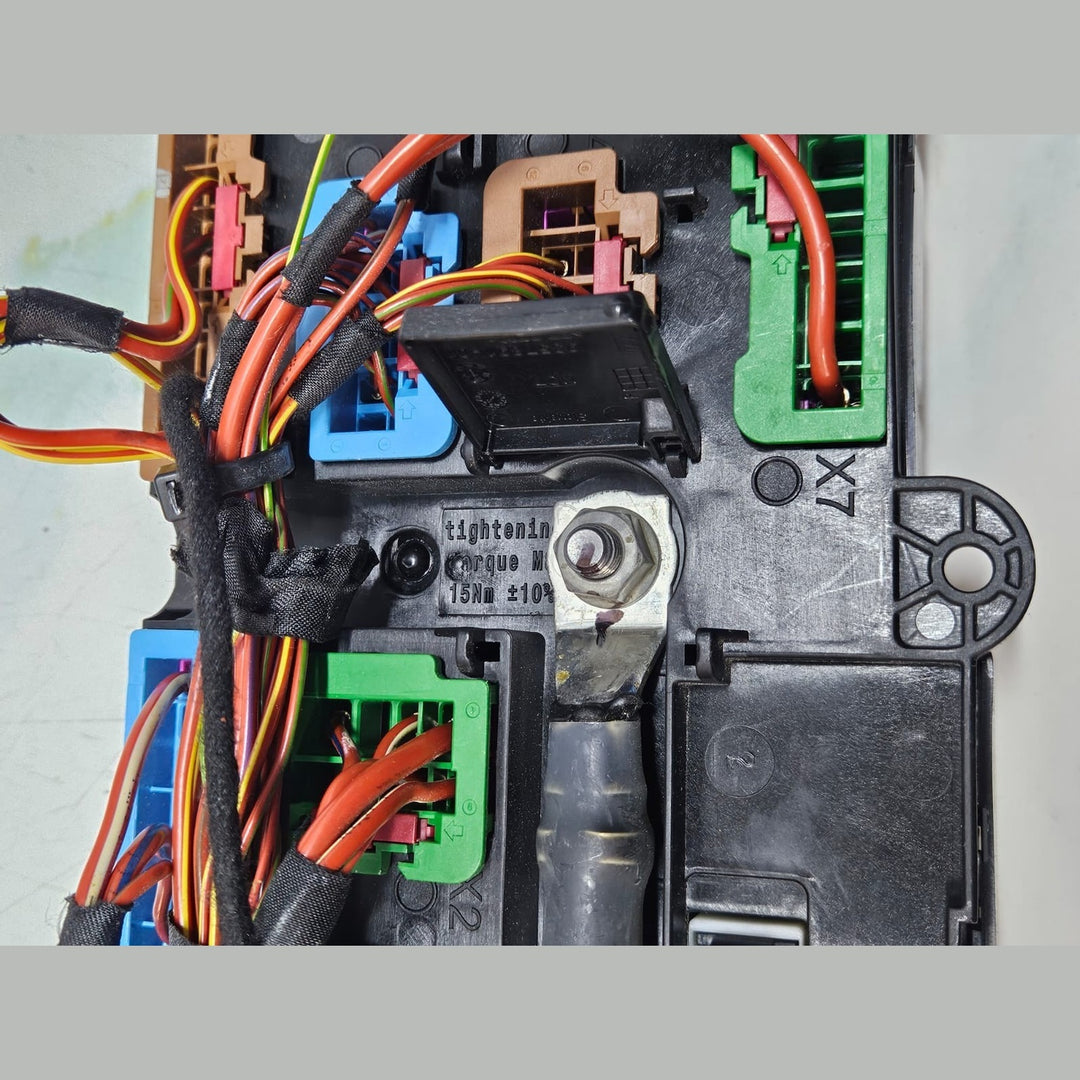 2019-2023 BMW X7 X5 G05 Rear Power Distribution Fuse Box 8706212 OEM