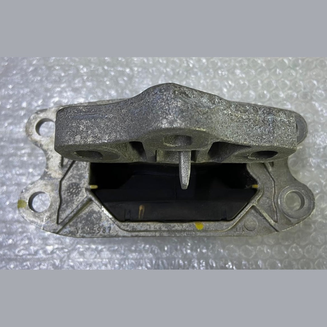 OEM BMW F44 PETROL B38A15F GEARBOX ENGINE MOUNT 6853453