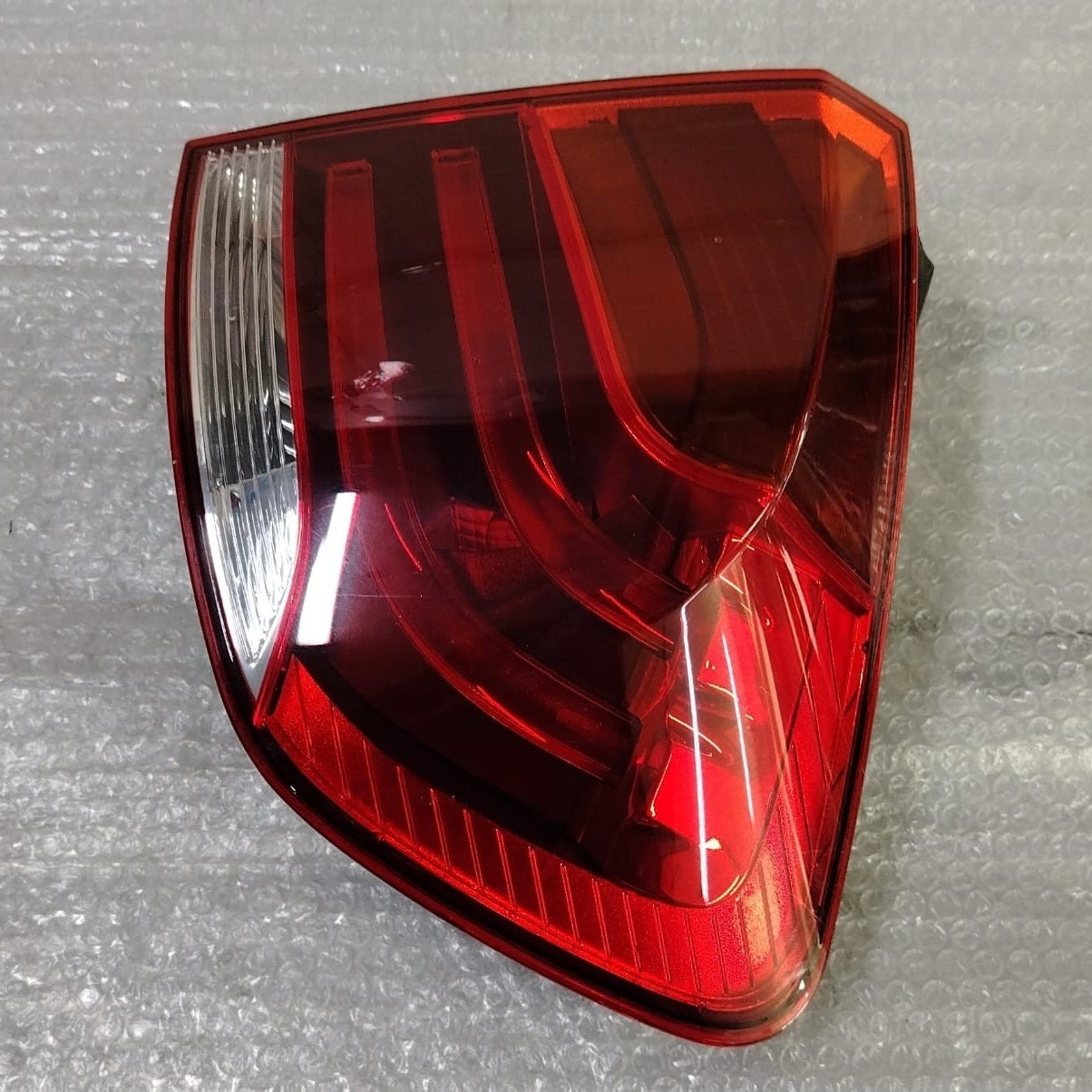 OEM BMW X1 E84 LCI REAR OUTER LIGHT DRIVER RIGHT SIDE 2990110