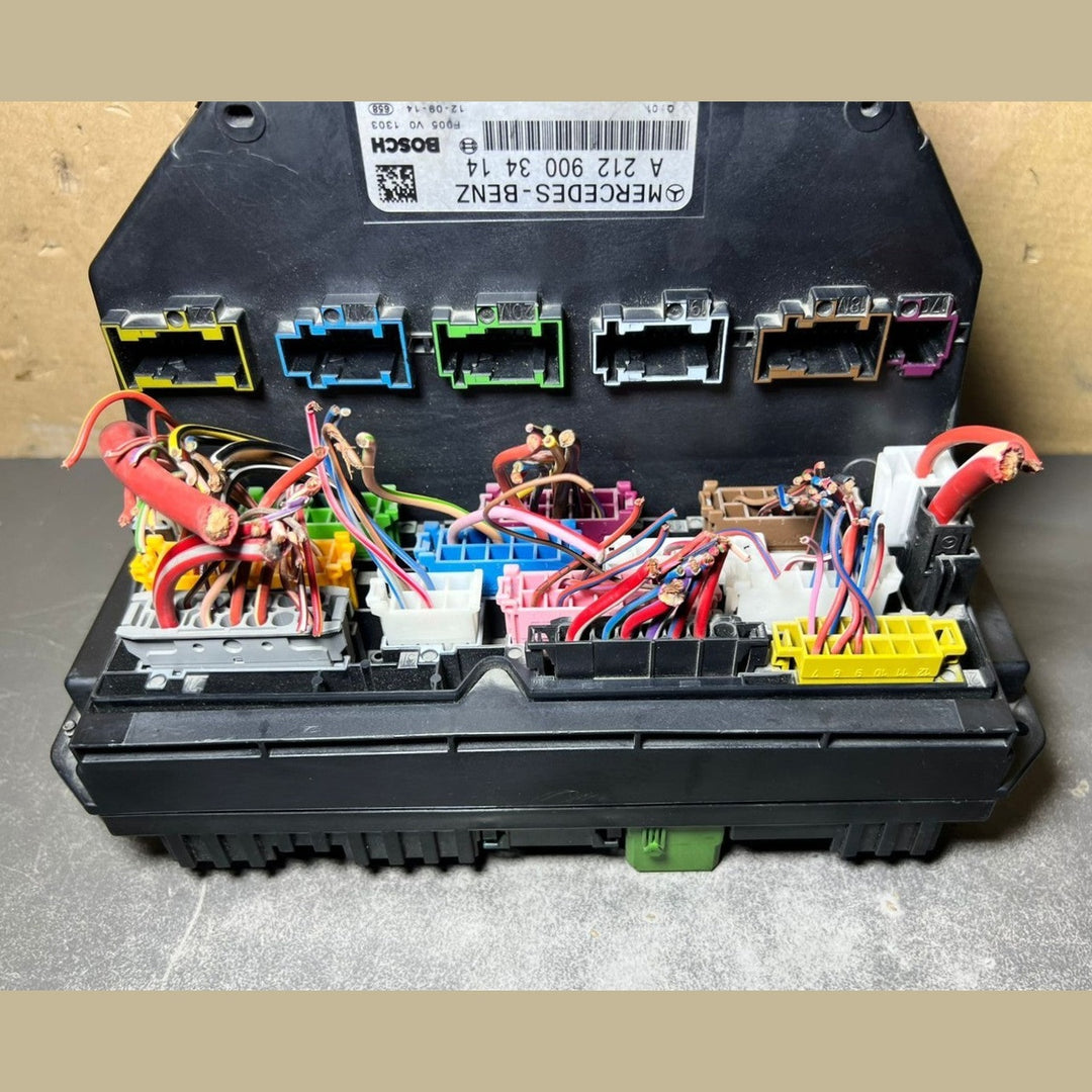 10-20 Mercedes W212 E350 SLK350 C250 Front SAM Module Relay Fuse Box OEM