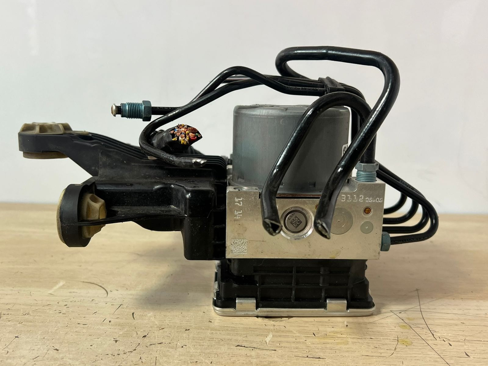OEM BMW G20 3 Series ABS Pump Modulator Control Unit 1544113 1544112