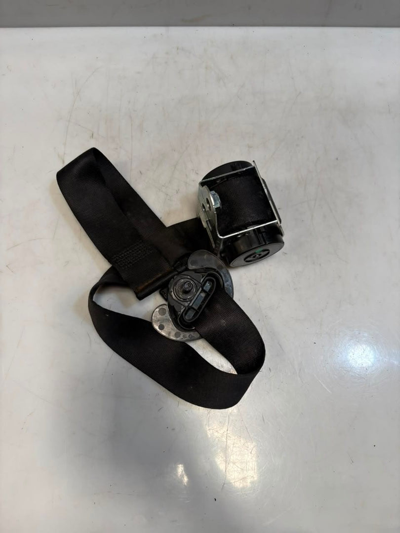 2009-2016 BMW 5 Series F10 F11 F01 F02 F03 F04 Seat Belt Front Right 610126200B
