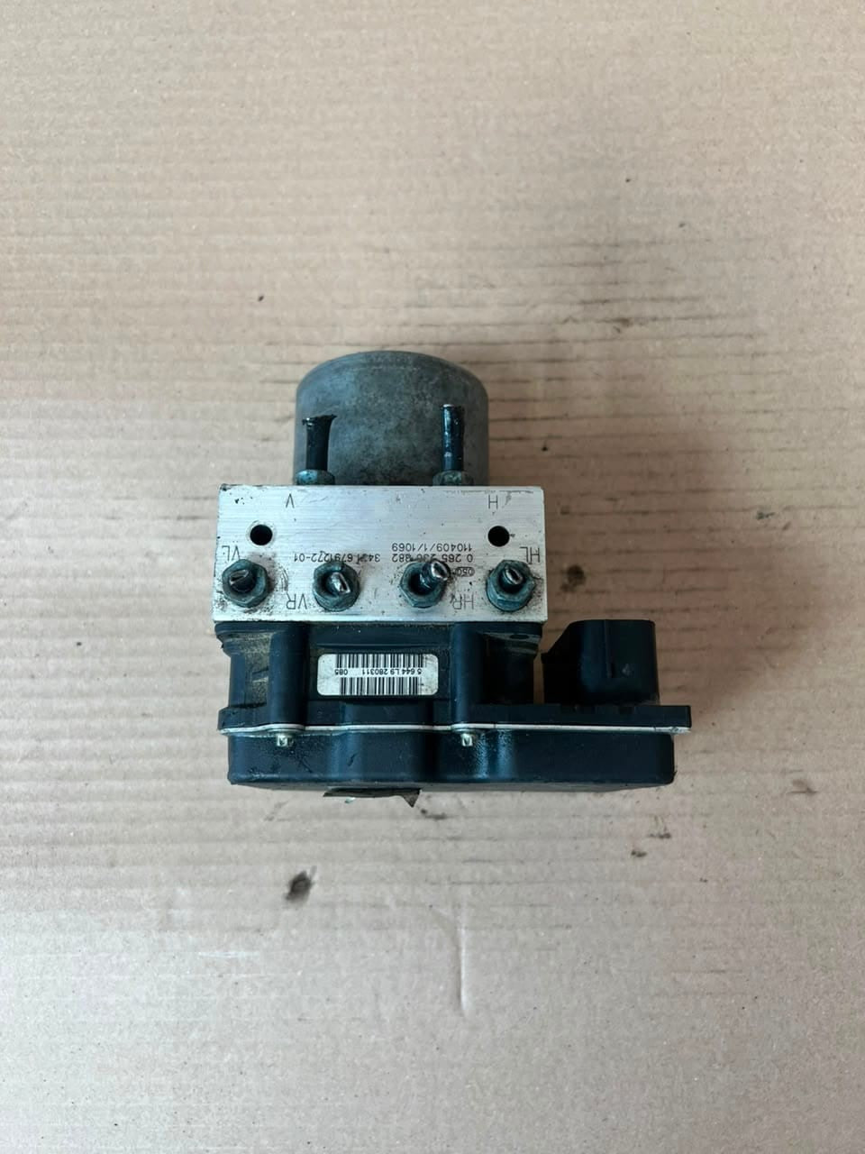 2011-2015 BMW X1 E84 xDrive 20d ABS Hydraulic Pump Control Module 6799417 OEM