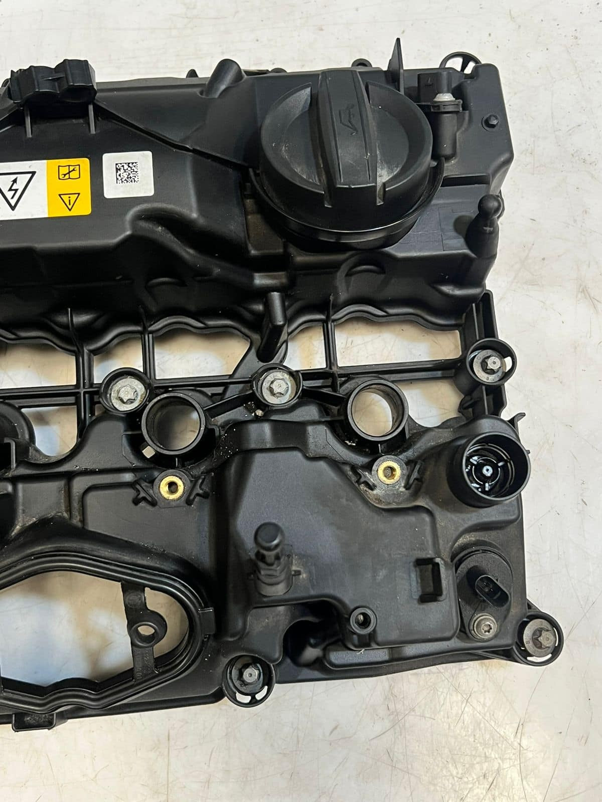 BMW Cylinder Head Cover 7611277