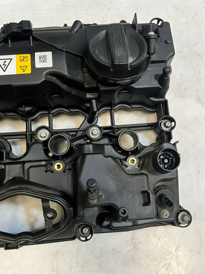 BMW Cylinder Head Cover 7611277