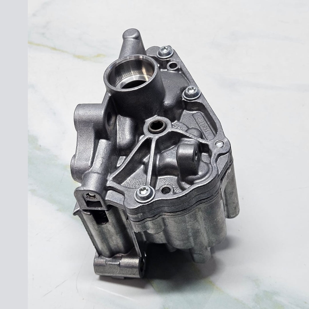 OEM BMW F80 F82 F83 M3 M4 S55 Engine Oil Lubrication Pump Brand New 8011851