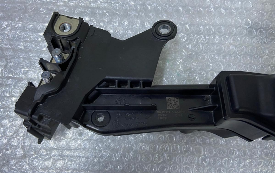 OEM BMW 4 SERIES G22 G23 G26 BATTERY JUMP START TERMINAL BOX TRIM-  6842525