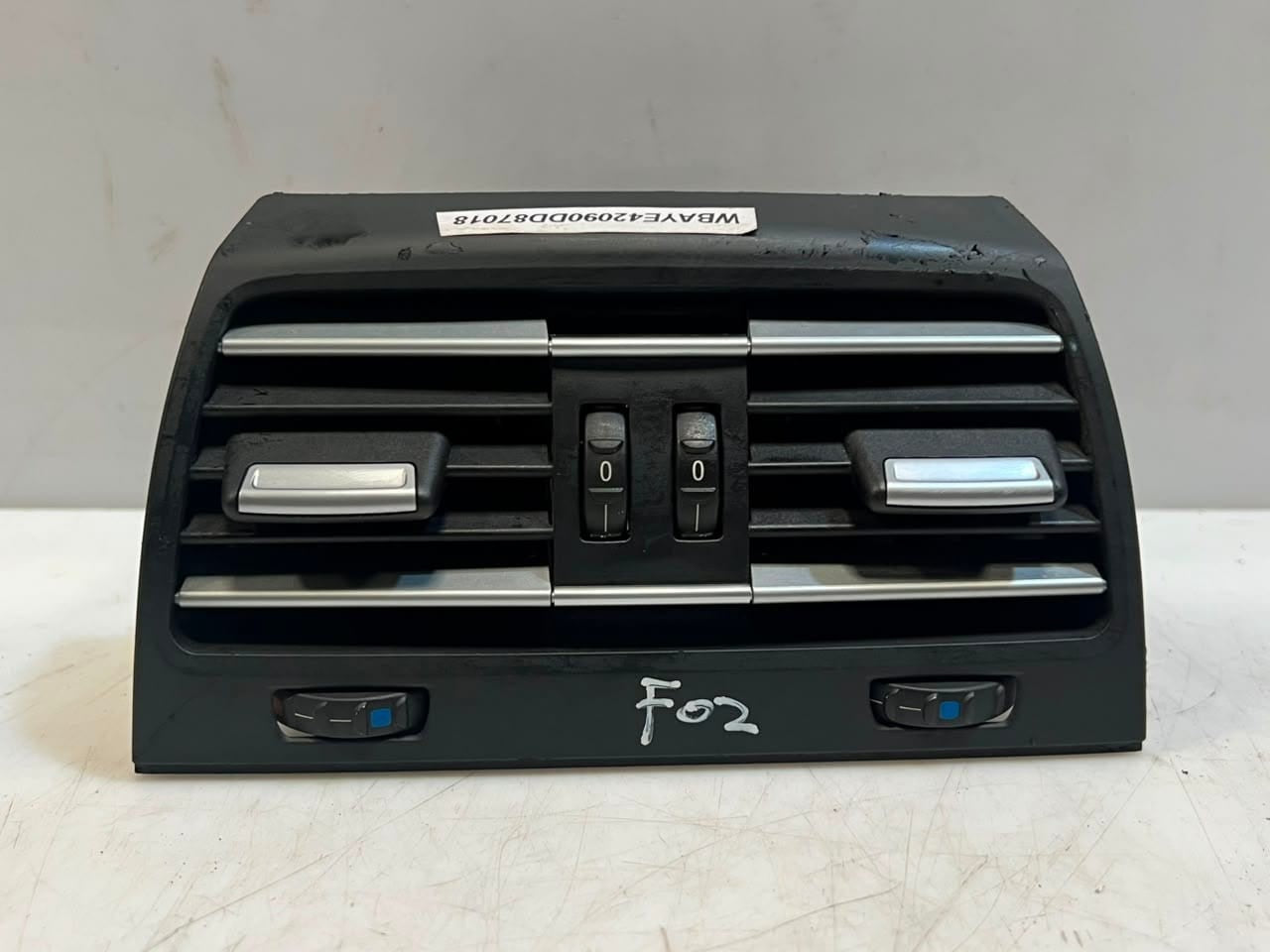 2008 BMW 750i 7 Series F01 F02 F03 F04 Rear Center Console Air Vent 9118249 