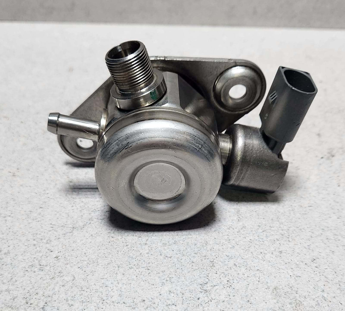 Mercedes-BenzHigh Pressure Fuel Pump A2740700501 W204 W205 W212 W213 C207